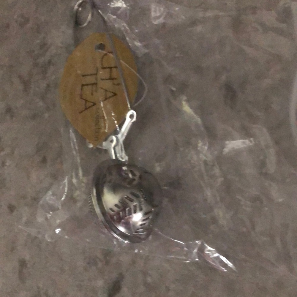 - Loose tea steeper